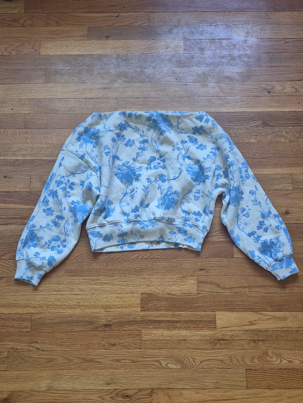 Abercrombie & Fitch Cream and Light Blue Floral Pullover